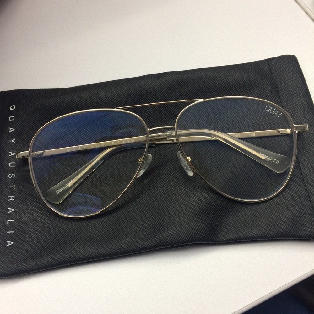 QUAY AUSTRALIA BLUE LIGHT GLASSES “STILL STANDING”